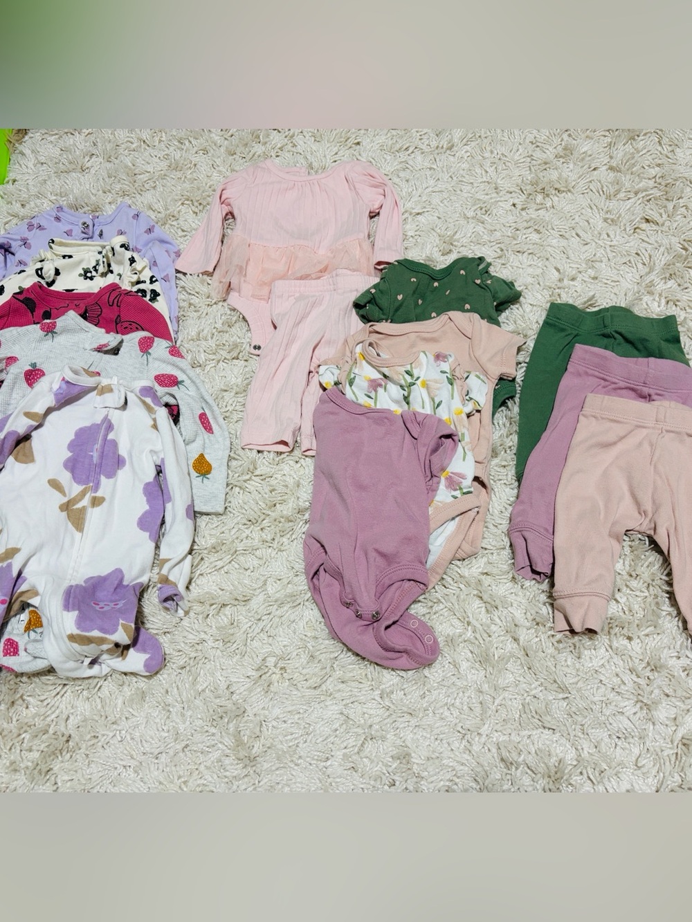 Size Newborn - baby girl bundle (pajamas, onesies, bottoms)